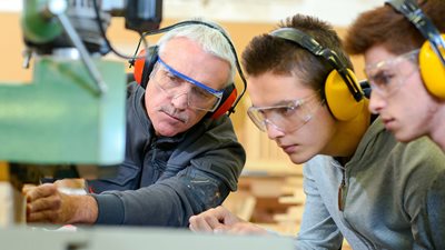 New data shows apprenticeship and traineeship numbers continue to rise